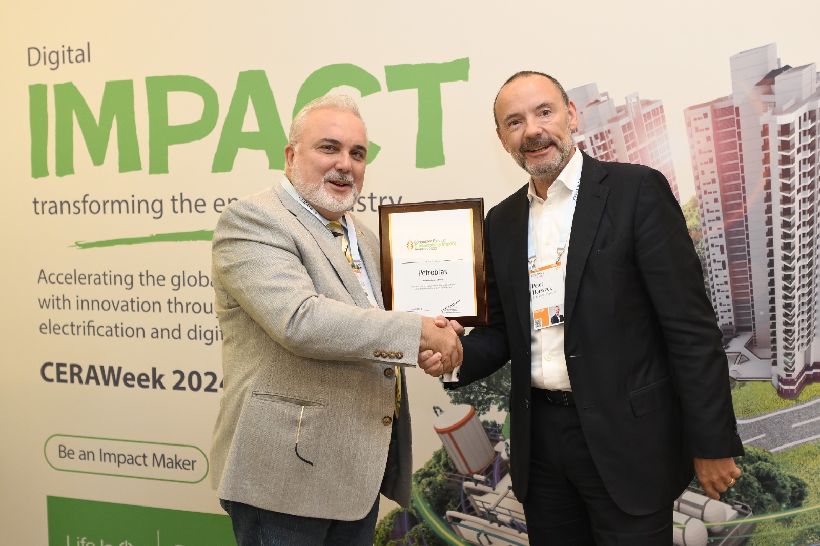 Presidente da Petrobras, Jean Paul Prates, recebe Prêmio de Impacto em Sustentabilidade